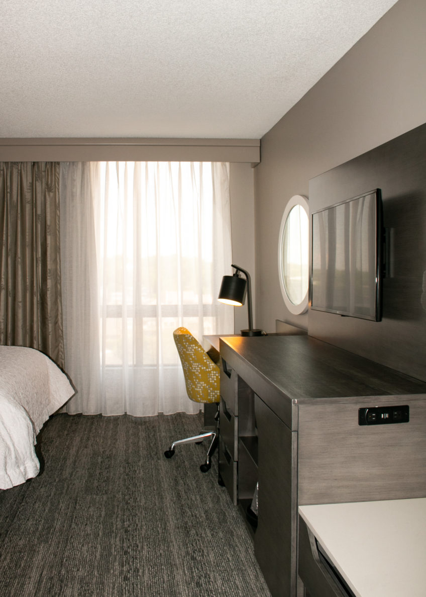 A desk area inside a room at Hampton Inn & Suites KC, renovated by McCownGordon Construction